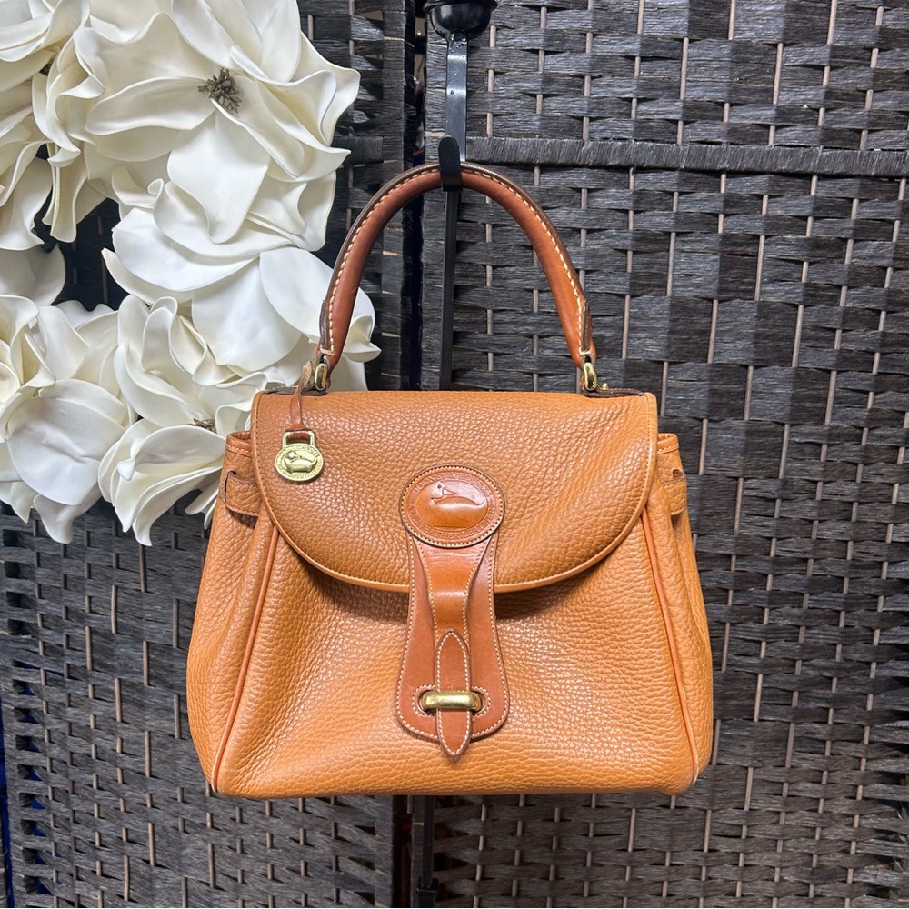Vintage Dooney handbag in deep tan brass accents hood vintage condition